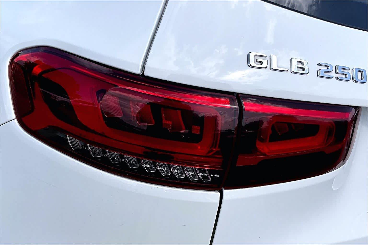 Used 2022 Mercedes-Benz GLB 250 4MATIC image 27