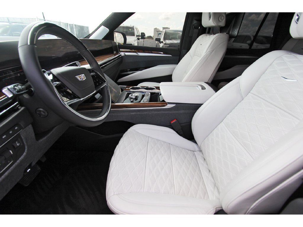 Certified 2026 Cadillac Escalade Platinum Sport w/ LPO, ONYX Package AWD/4WD image 6