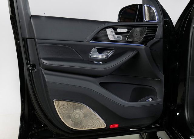 Used 2024 Mercedes-Benz Maybach GLS 600 4MATIC image 32