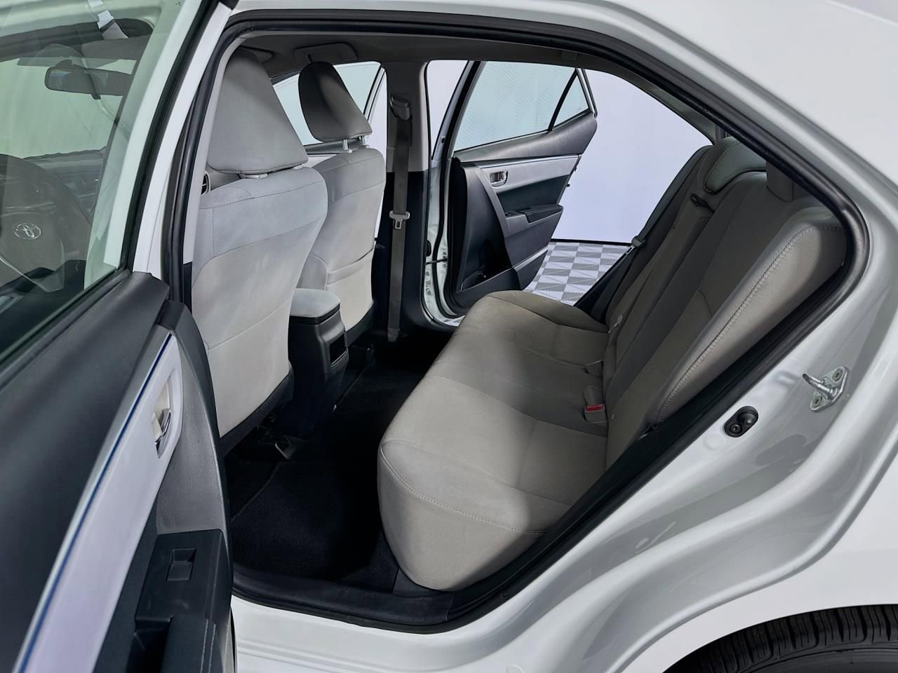 Used 2016 Toyota Corolla LE image 27