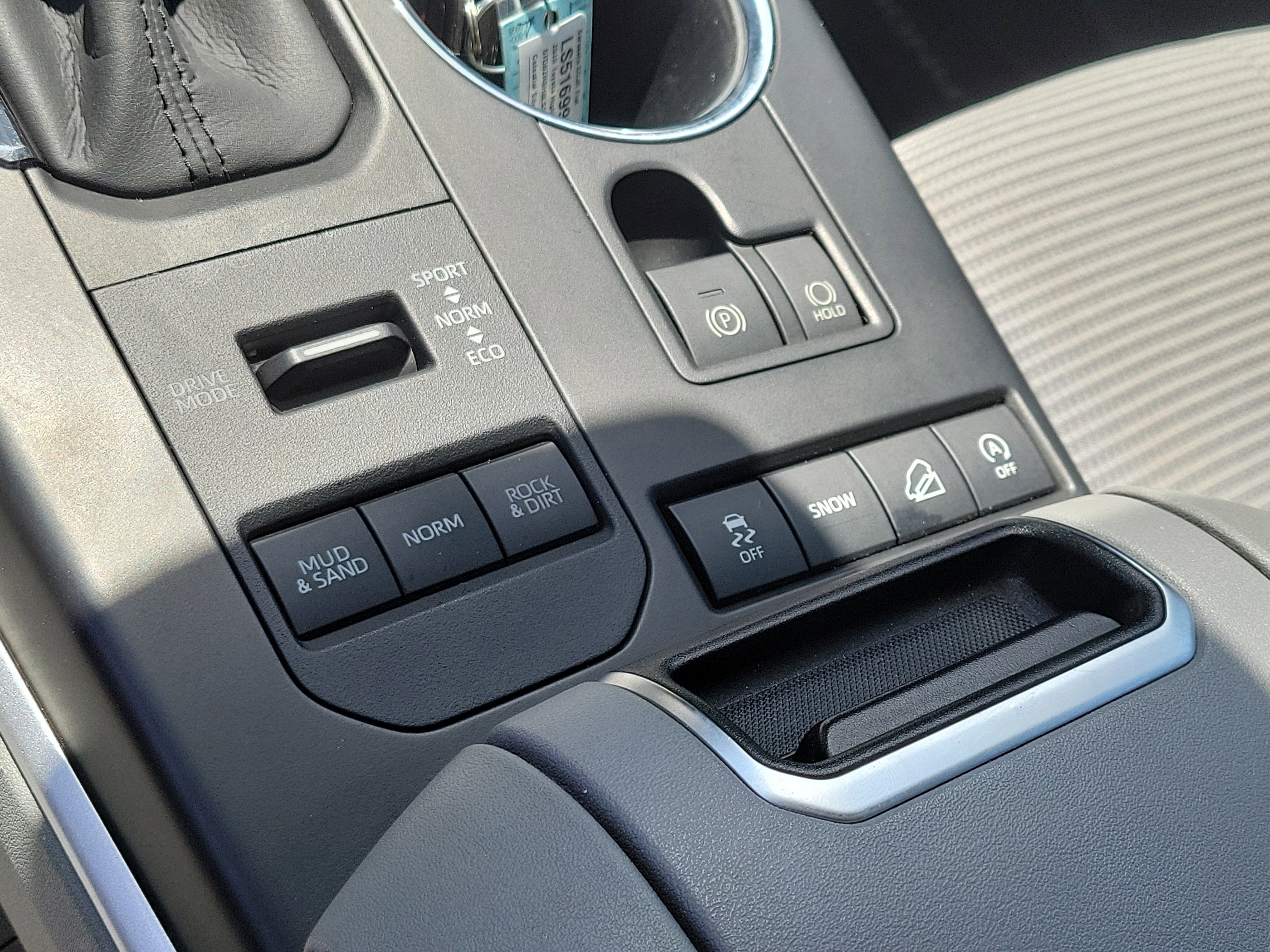 Used 2020 Toyota Highlander LE AWD/4WD image 28