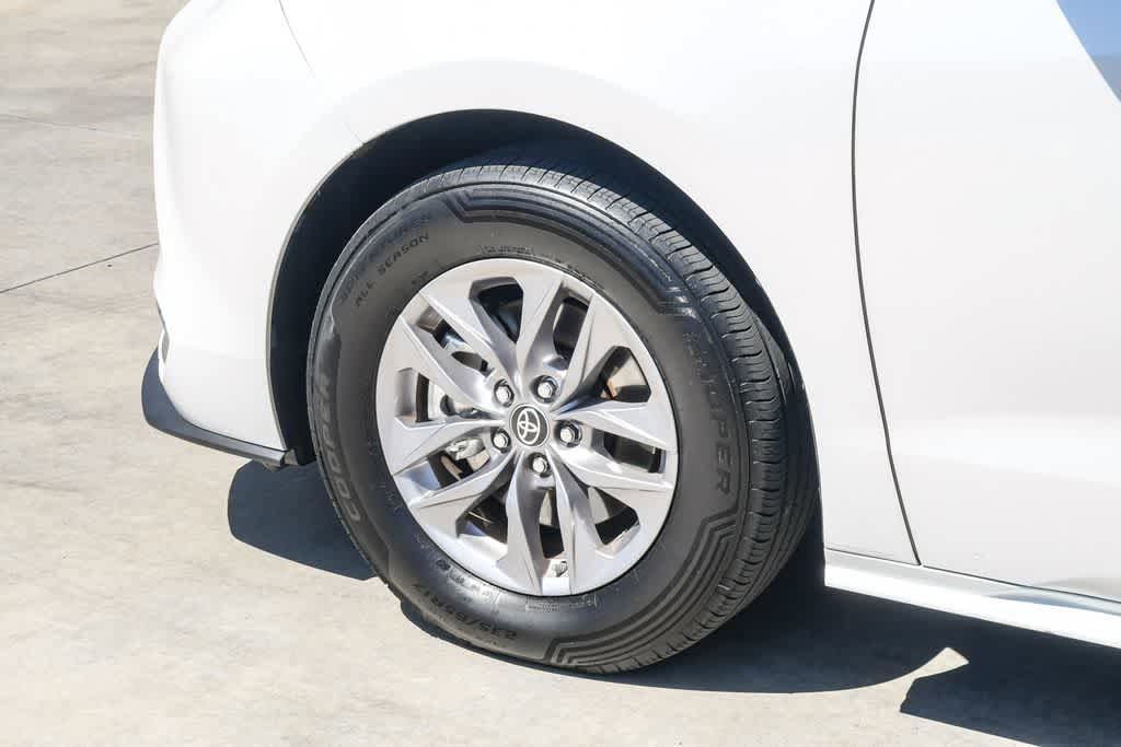Used 2023 Toyota Sienna XLE FWD image 10