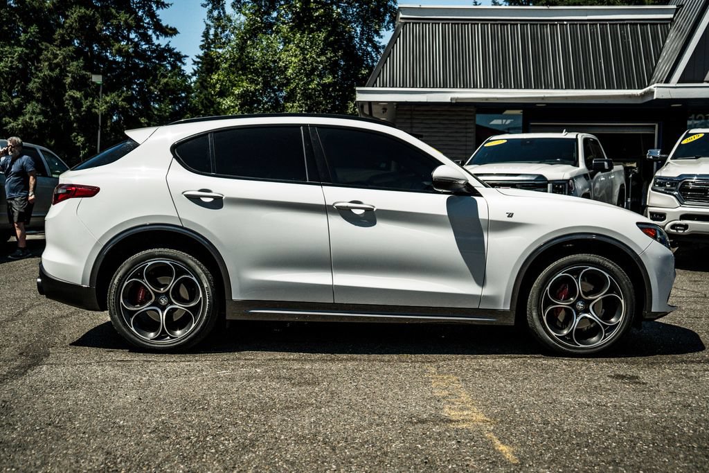 Used 2022 Alfa Romeo Stelvio Ti AWD/4WD image 14