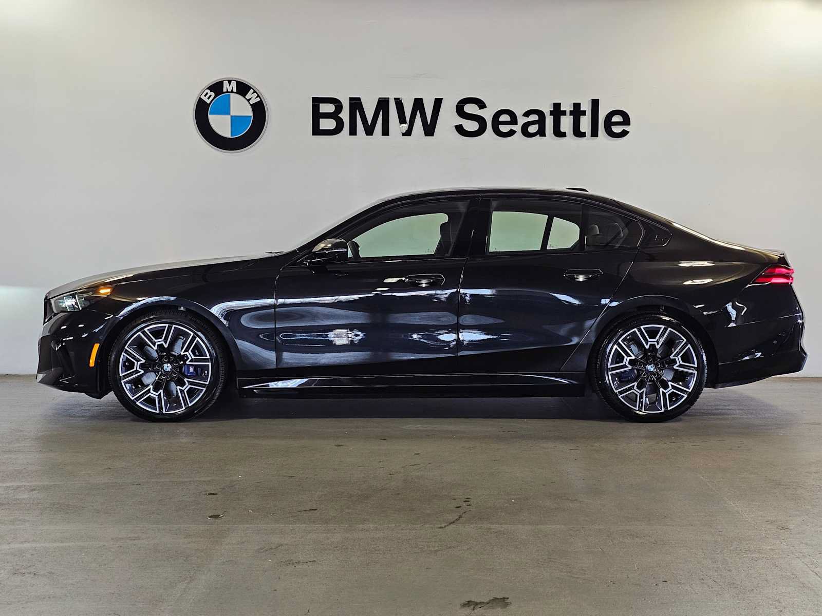 Used 2026 BMW i5 eDrive40 w/ M Sport Package AWD/4WD image 3