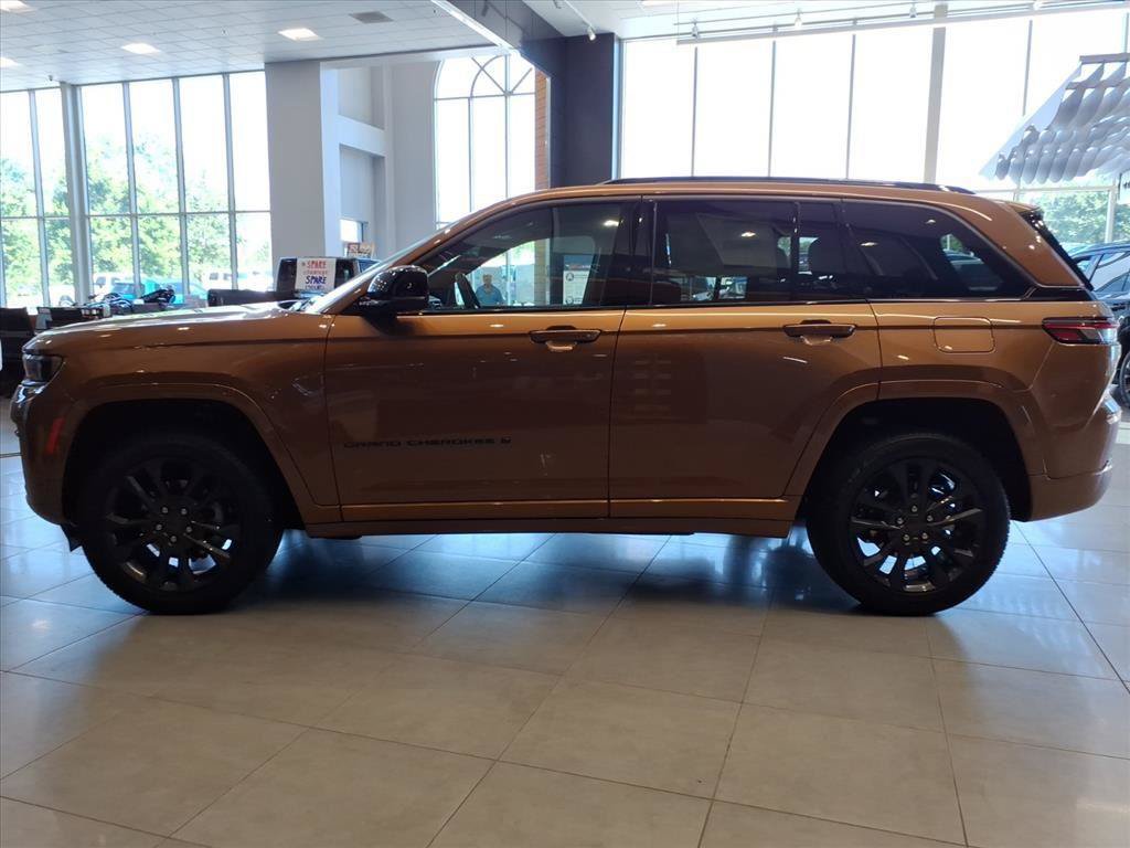 New 2026 Jeep Grand Cherokee Limited AWD/4WD image 3