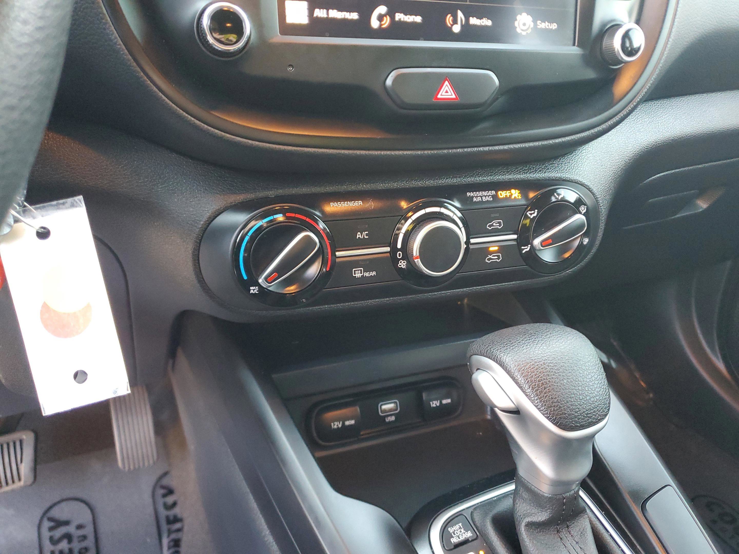 Certified 2025 Kia Soul LX w/ LX Technology Package FWD image 18