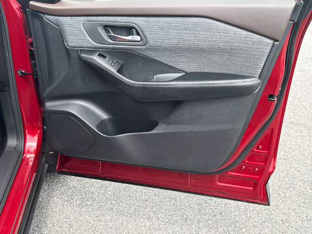 Used 2023 Nissan Rogue SV FWD image 14