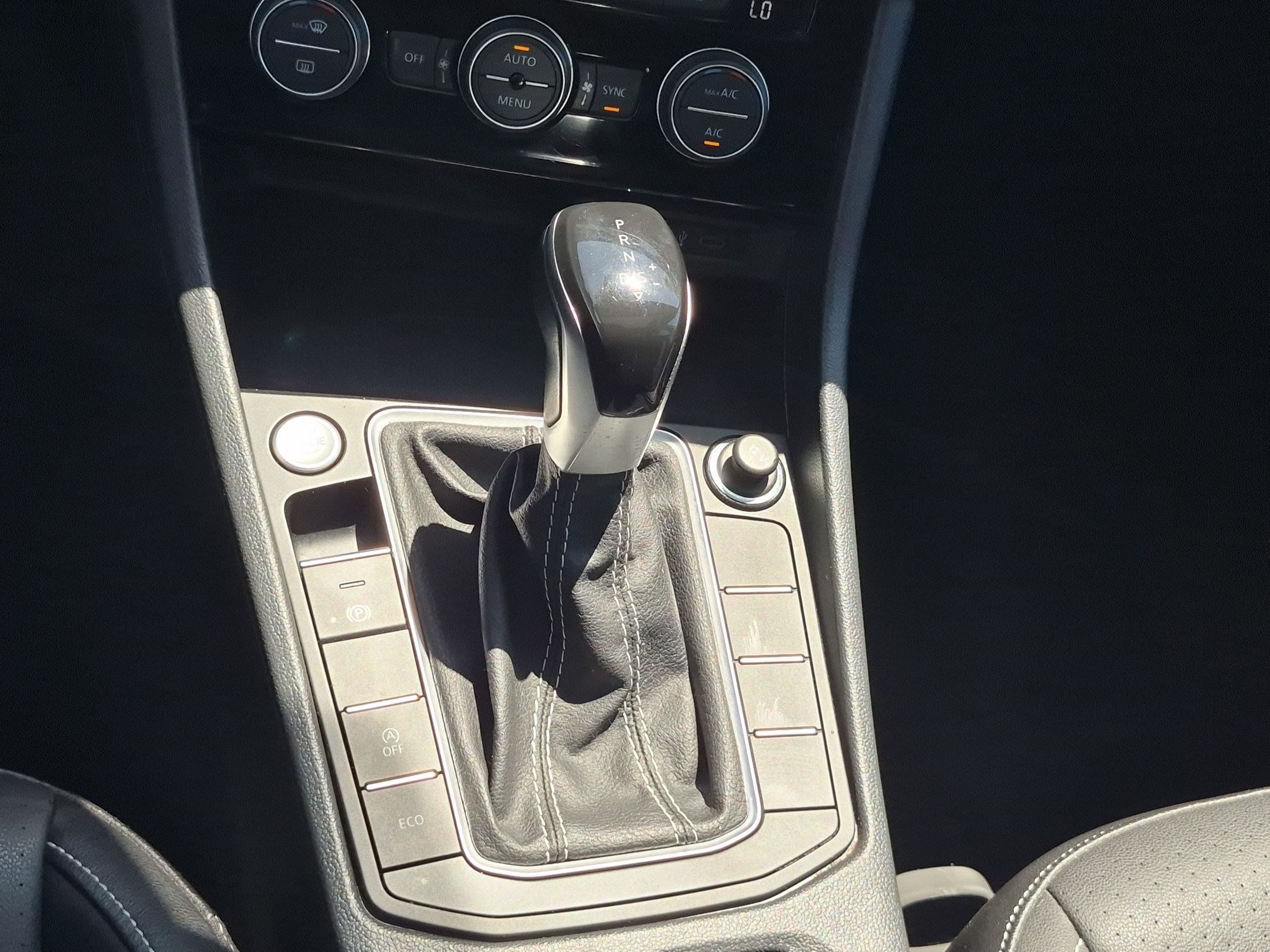 Used 2022 Volkswagen Jetta SE w/ Panoramic Sunroof Package FWD image 25