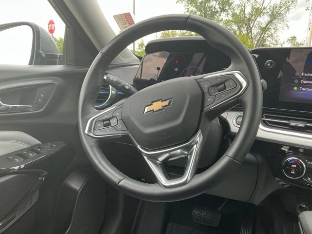 Used 2025 Chevrolet Trax LT w/ Driver Confidence Package FWD image 22