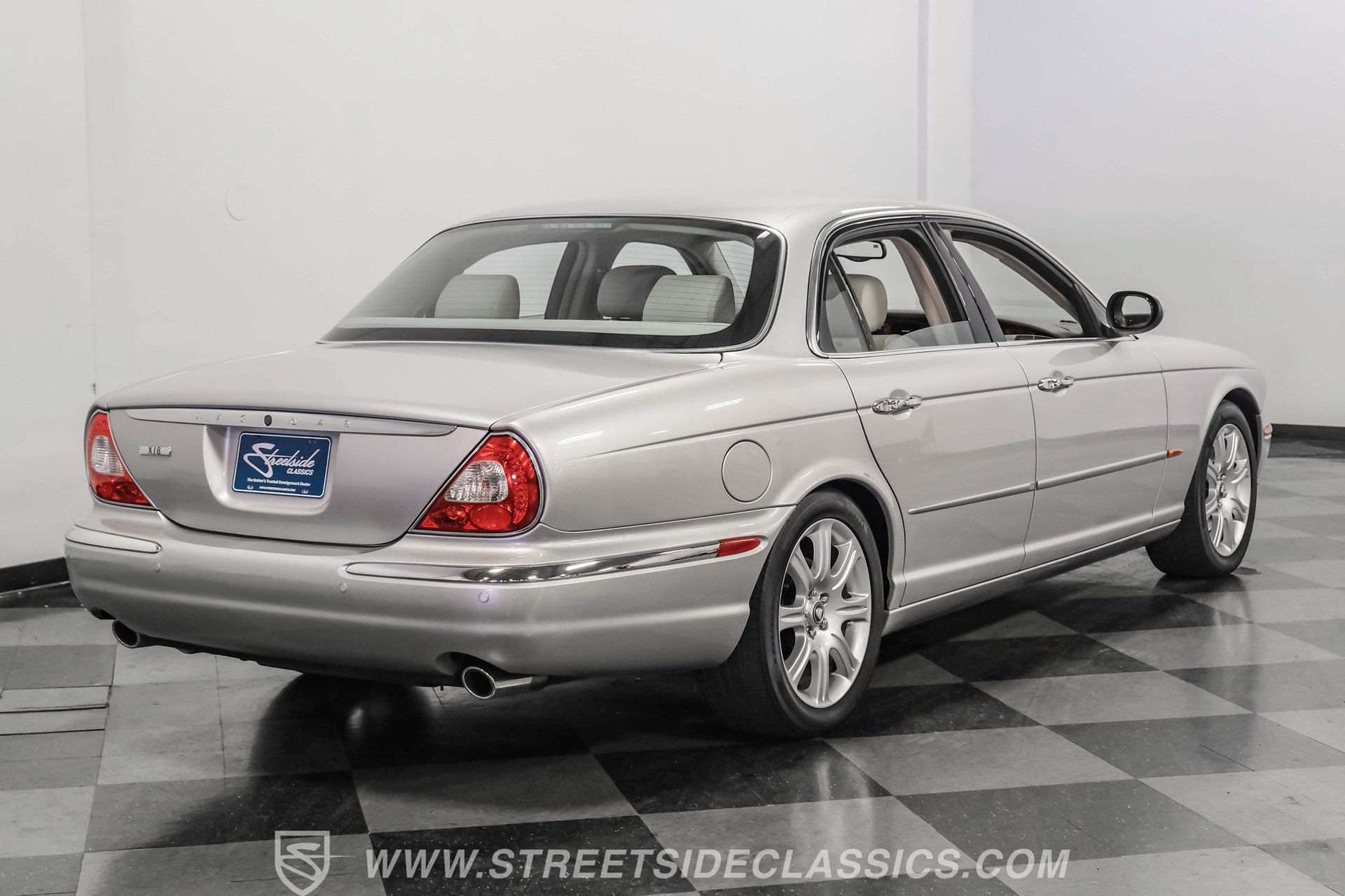Used 2004 Jaguar XJ8 image 25