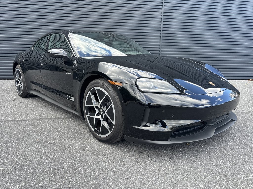 New 2025 Porsche Taycan w/ Premium Package RWD image 7