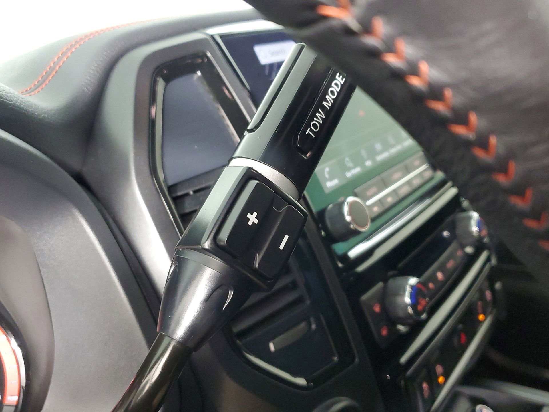 Used 2024 Nissan Titan PRO-4X w/ Pro-4x Convenience Package image 36