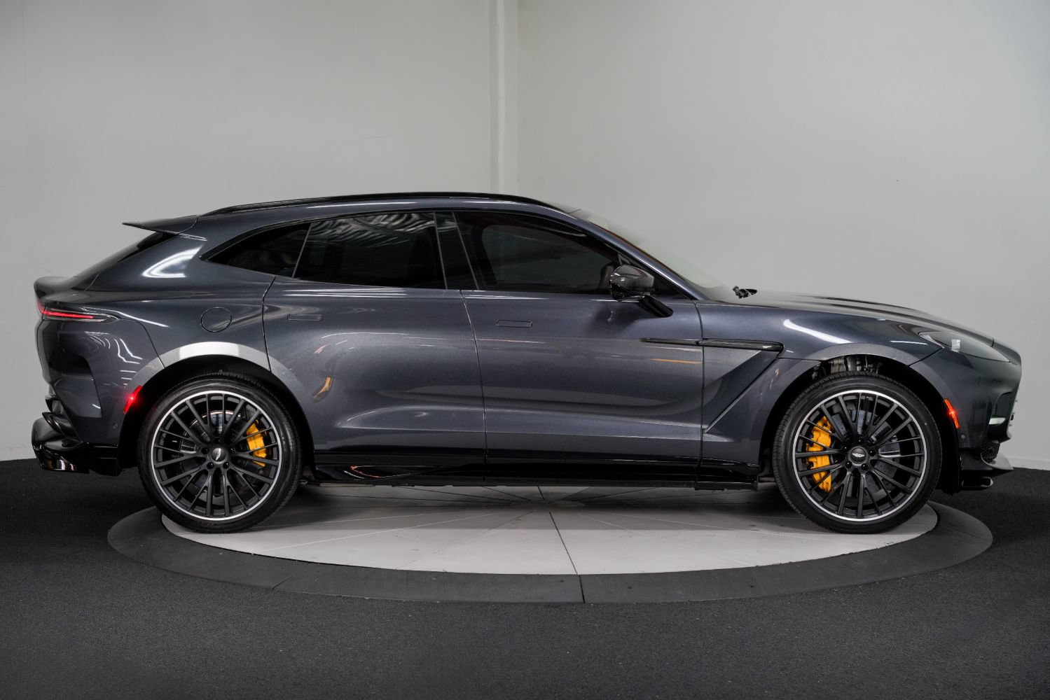 Used 2023 Aston Martin DBX 707 AWD/4WD image 9