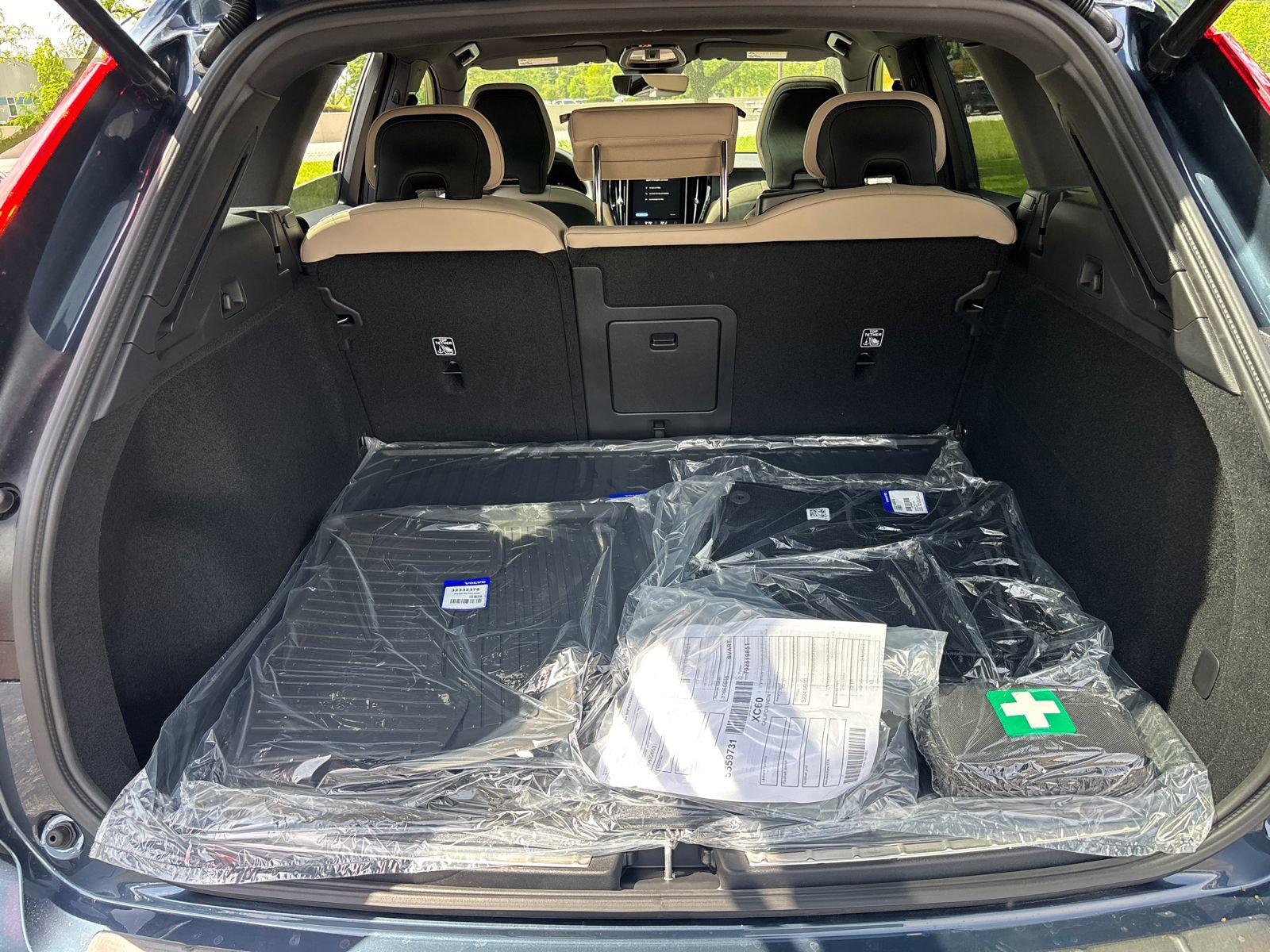New 2026 Volvo XC60 B5 Plus w/ Protection Package Premier AWD/4WD image 7