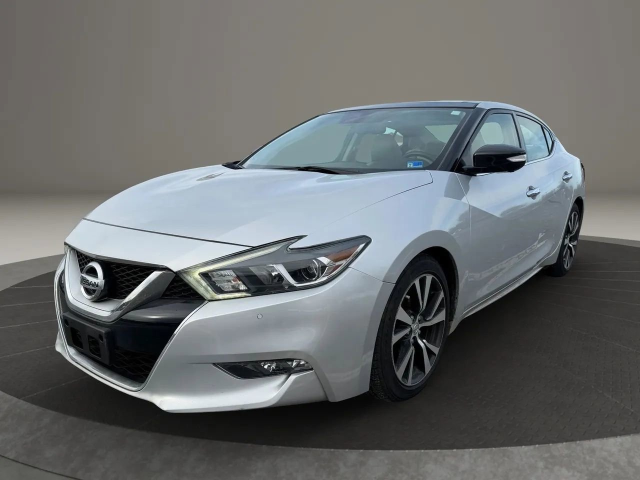 Used 2016 Nissan Maxima Platinum w/ Interior Lighting Package image 4