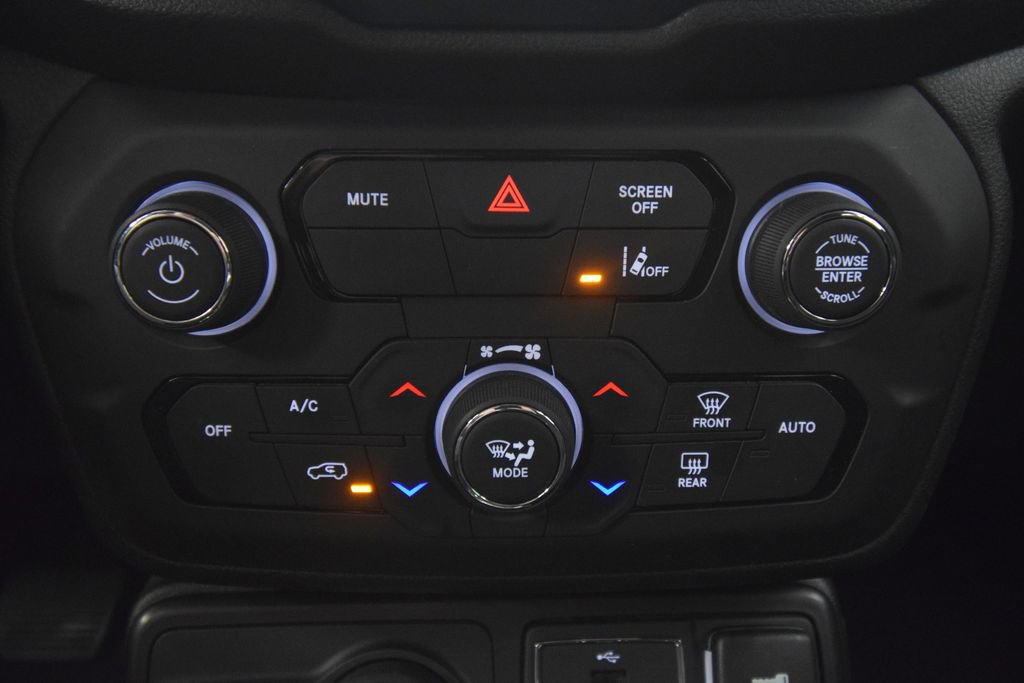 Used 2023 Jeep Renegade Latitude w/ Premium Group AWD/4WD image 33