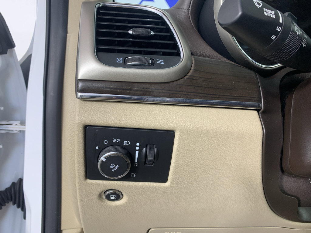 Used 2014 Jeep Grand Cherokee Overland image 17