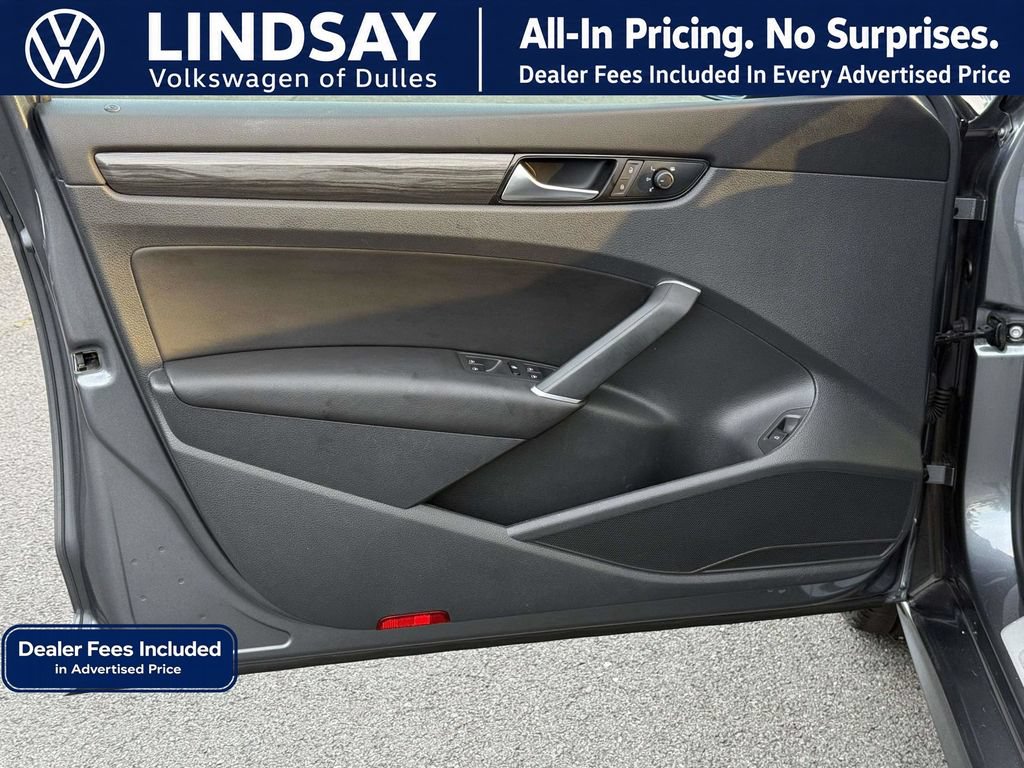 Used 2020 Volkswagen Passat 2.0T R-Line FWD image 9
