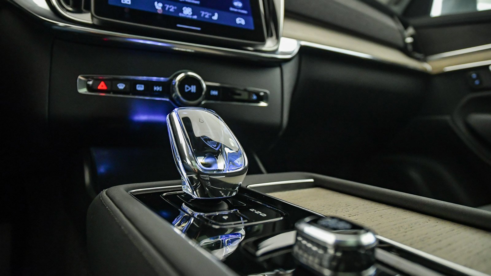 Certified 2025 Volvo XC90 B6 Core w/ Protection Package Premier image 28