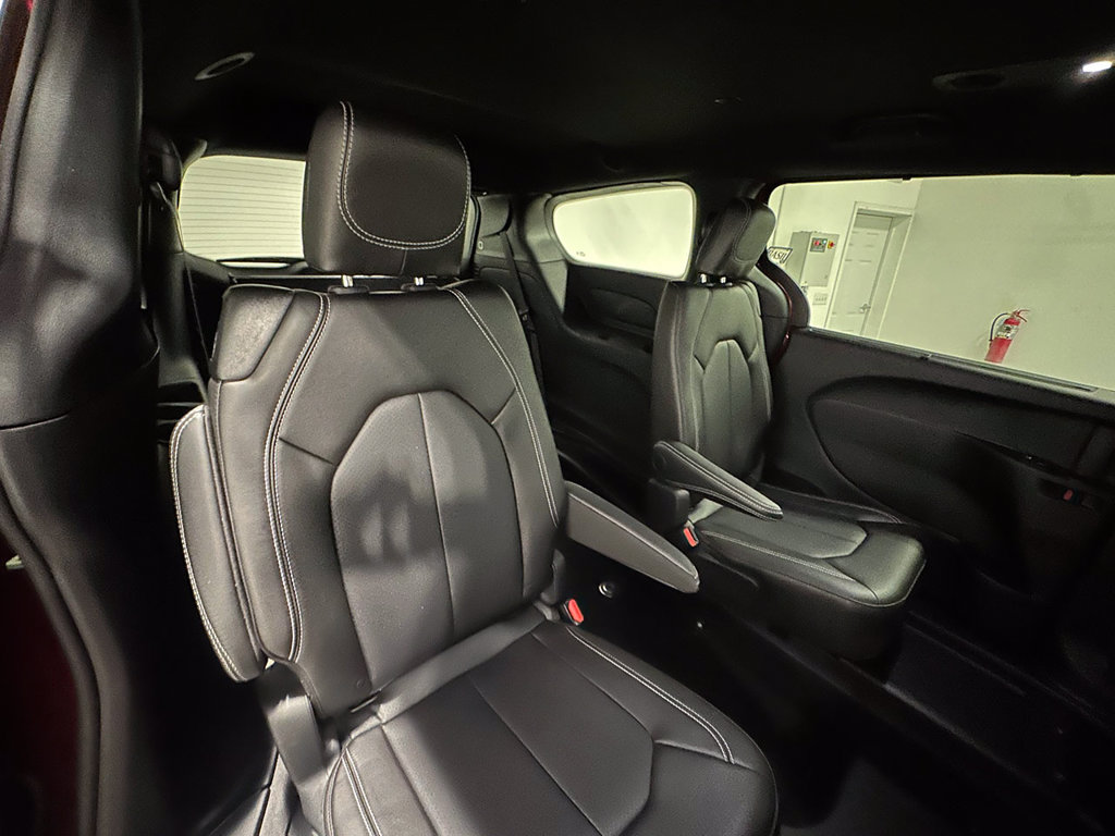 Used 2027 Chrysler Pacifica LX FWD image 27