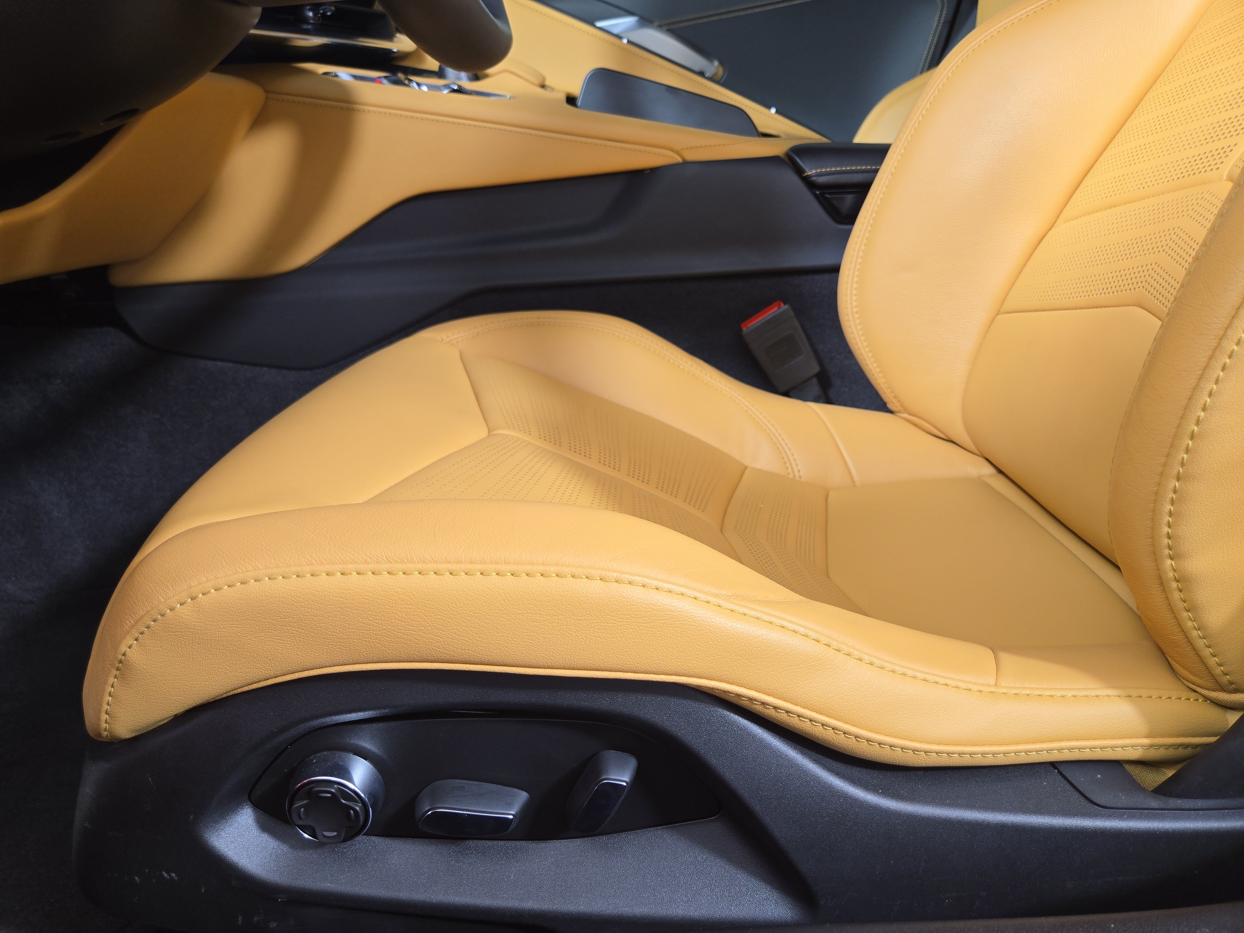 Certified 2023 Chevrolet Corvette Stingray Premium Conv w/ Z51 Performance Package RWD image 32
