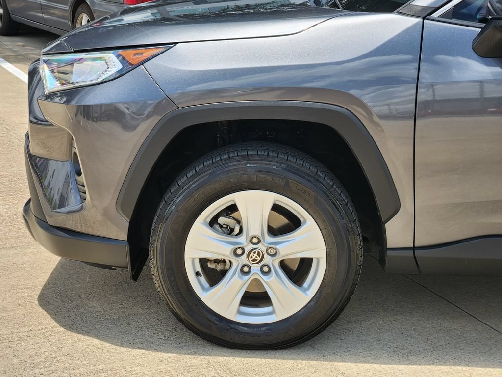 Used 2021 Toyota RAV4 XLE w/ Convenience Package FWD image 7