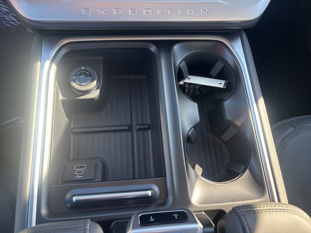 New 2026 Ford Expedition Active image 37