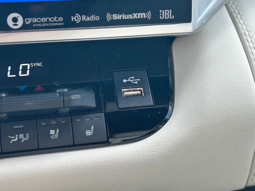 Used 2023 Toyota Sequoia Capstone RWD image 43