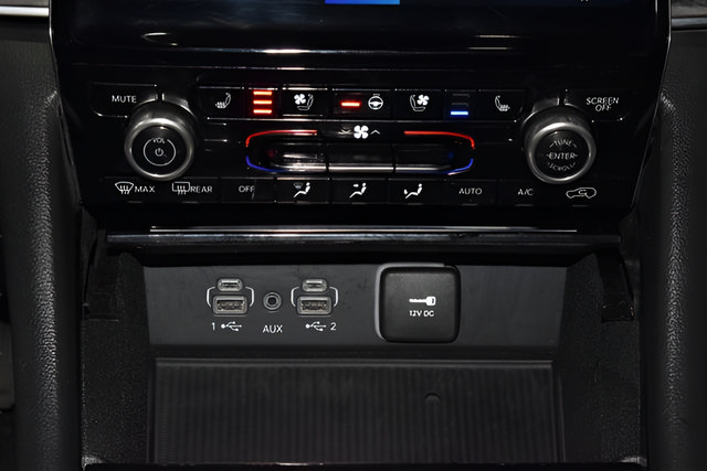 Used 2022 Jeep Grand Cherokee Overland w/ Luxury Tech Group IV AWD/4WD image 30