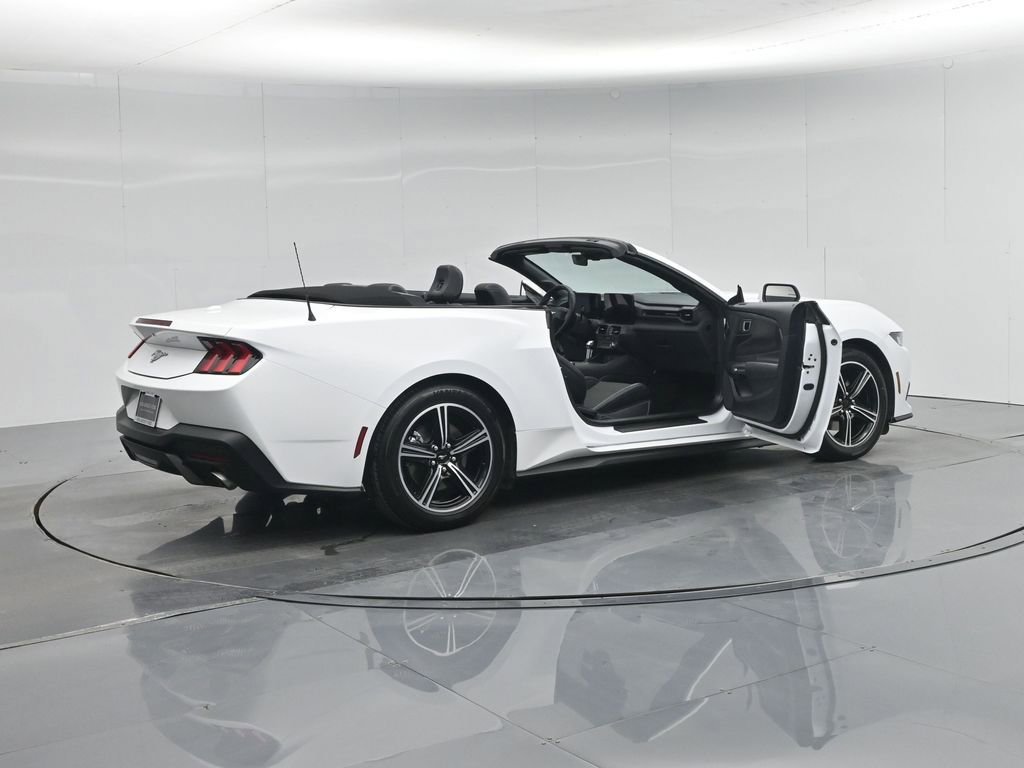 Used 2024 Ford Mustang EcoBoost image 6