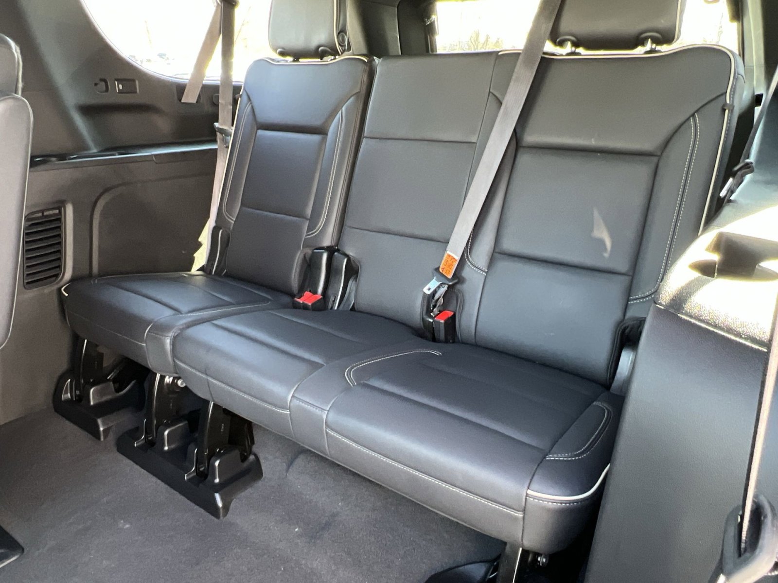 Used 2023 GMC Yukon XL SLT image 24