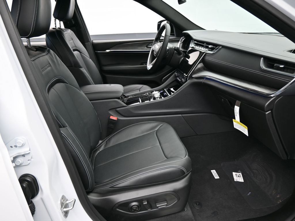 Used 2024 Jeep Grand Cherokee Overland image 16