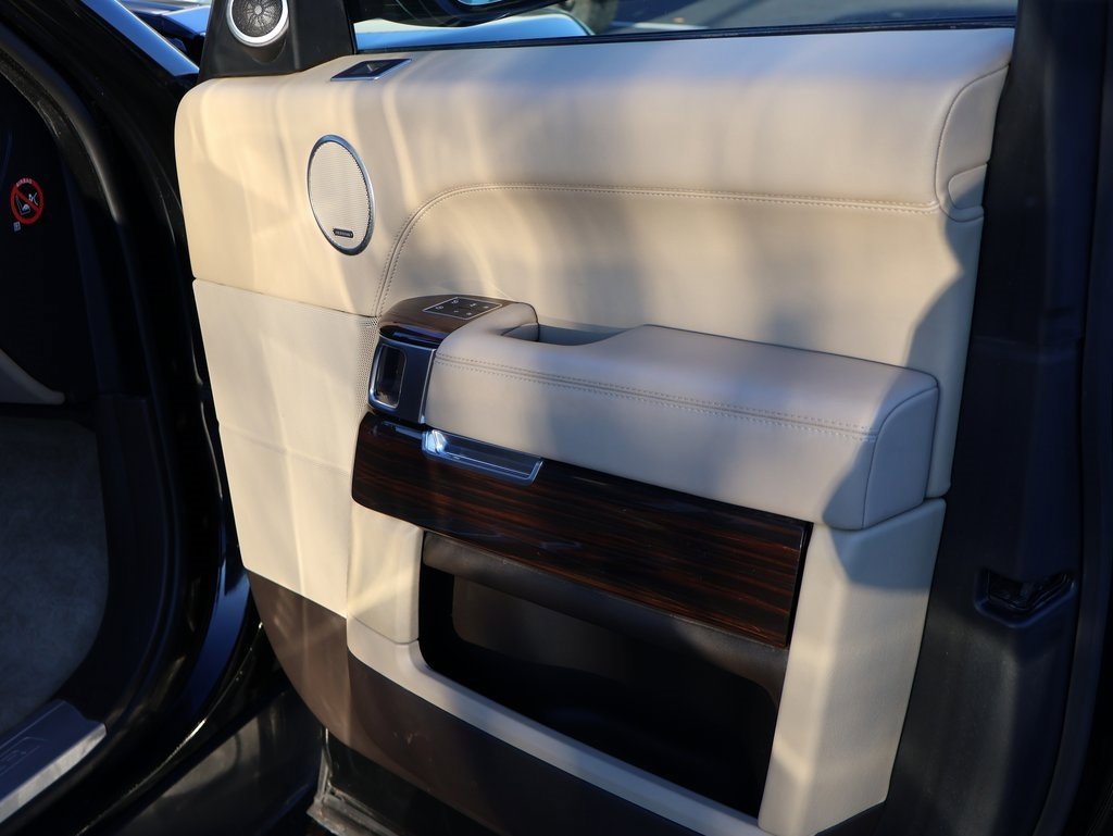 Used 2016 Land Rover Range Rover HSE image 12