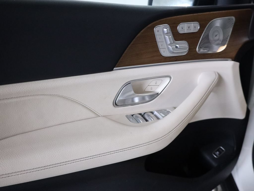 Used 2023 Mercedes-Benz GLS 450 4MATIC w/ AMG Line Exterior image 9