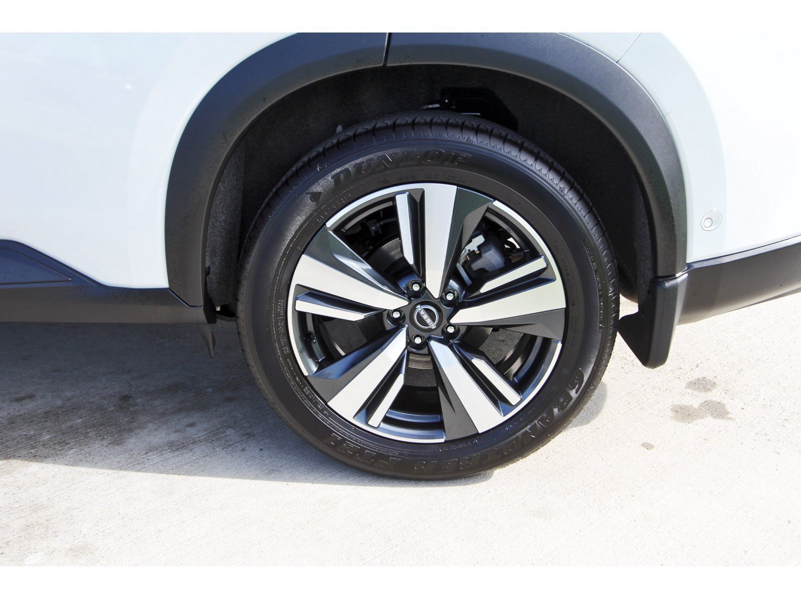 Certified 2025 Nissan Rogue SL w/ SL Premium Package FWD image 33