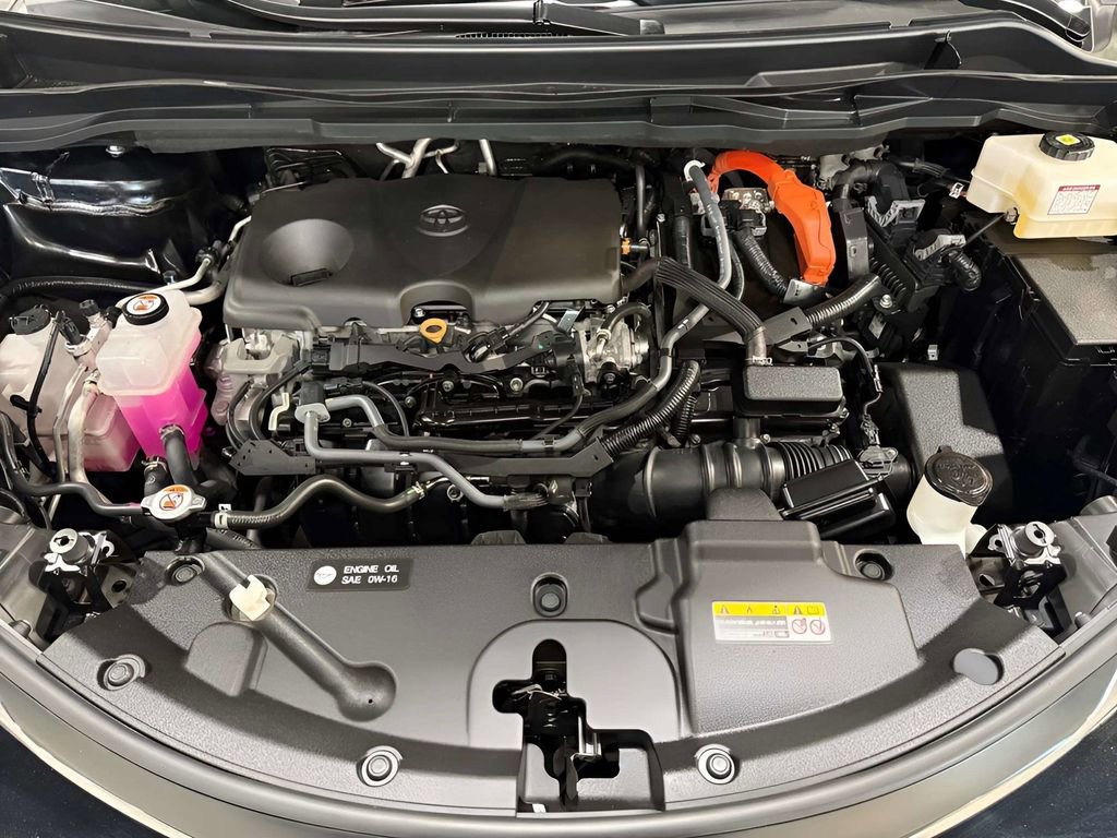 Used 2024 Toyota Sienna LE AWD/4WD image 40