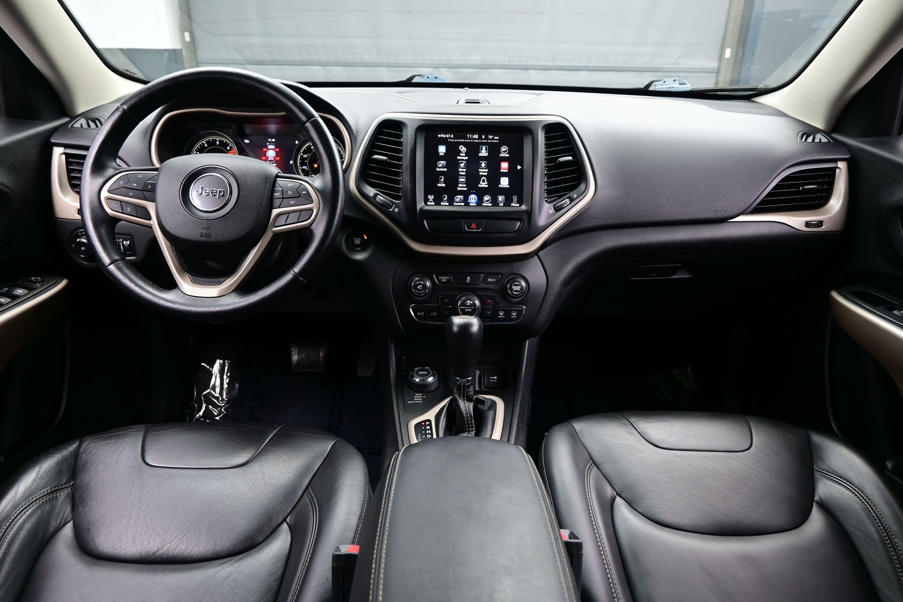 Used 2017 Jeep Cherokee Limited AWD/4WD image 16