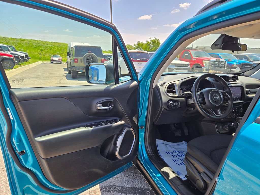 Used 2022 Jeep Renegade Latitude AWD/4WD image 12