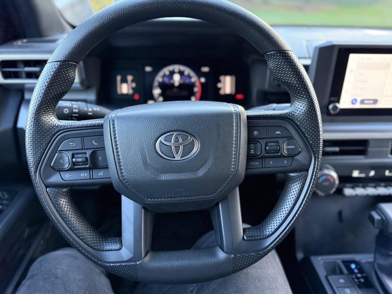 Used 2025 Toyota Tacoma SR5 AWD/4WD image 23