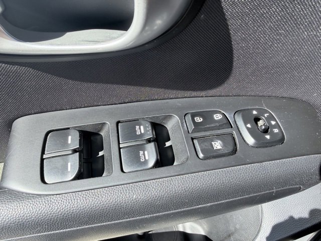 Used 2015 Kia Soul + image 19