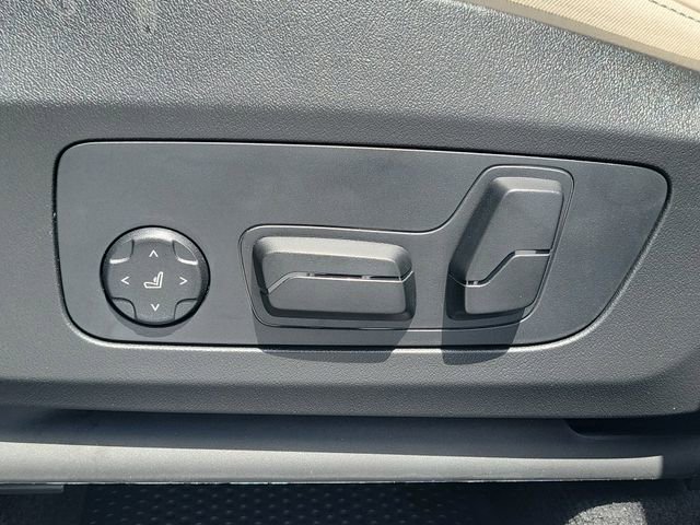 Used 2025 BMW X1 xDrive28i w/ Technology Package image 17