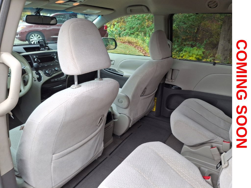 Used 2011 Toyota Sienna LE w/ Towing Pkg FWD image 11