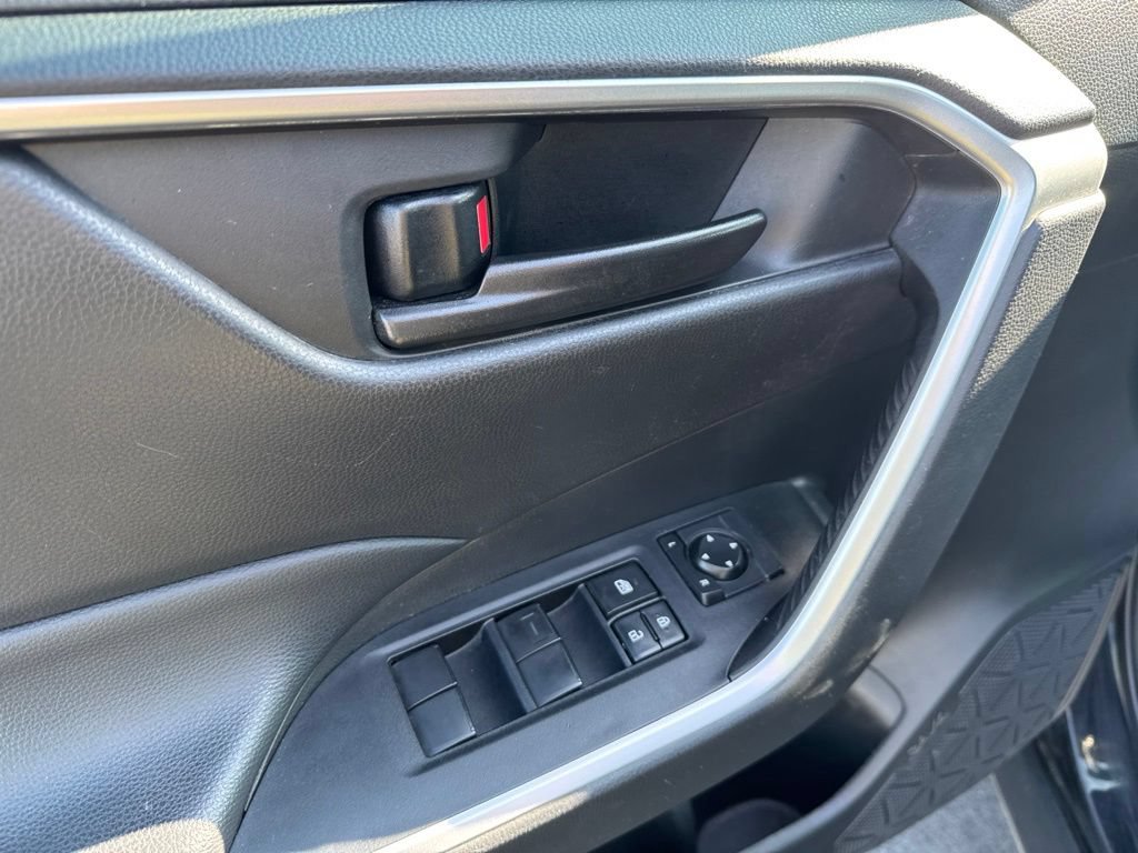 Used 2023 Toyota RAV4 LE AWD/4WD image 13