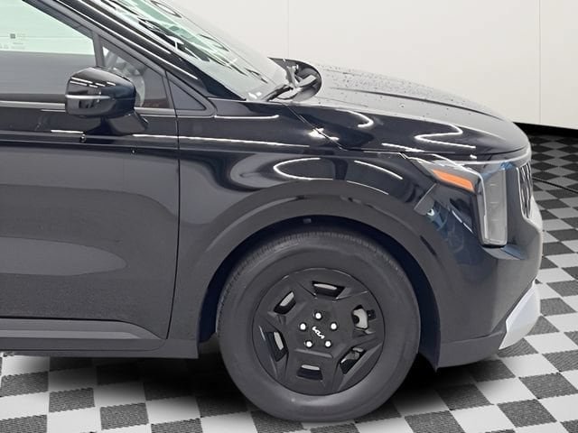Used 2026 Kia Carnival FWD image 8
