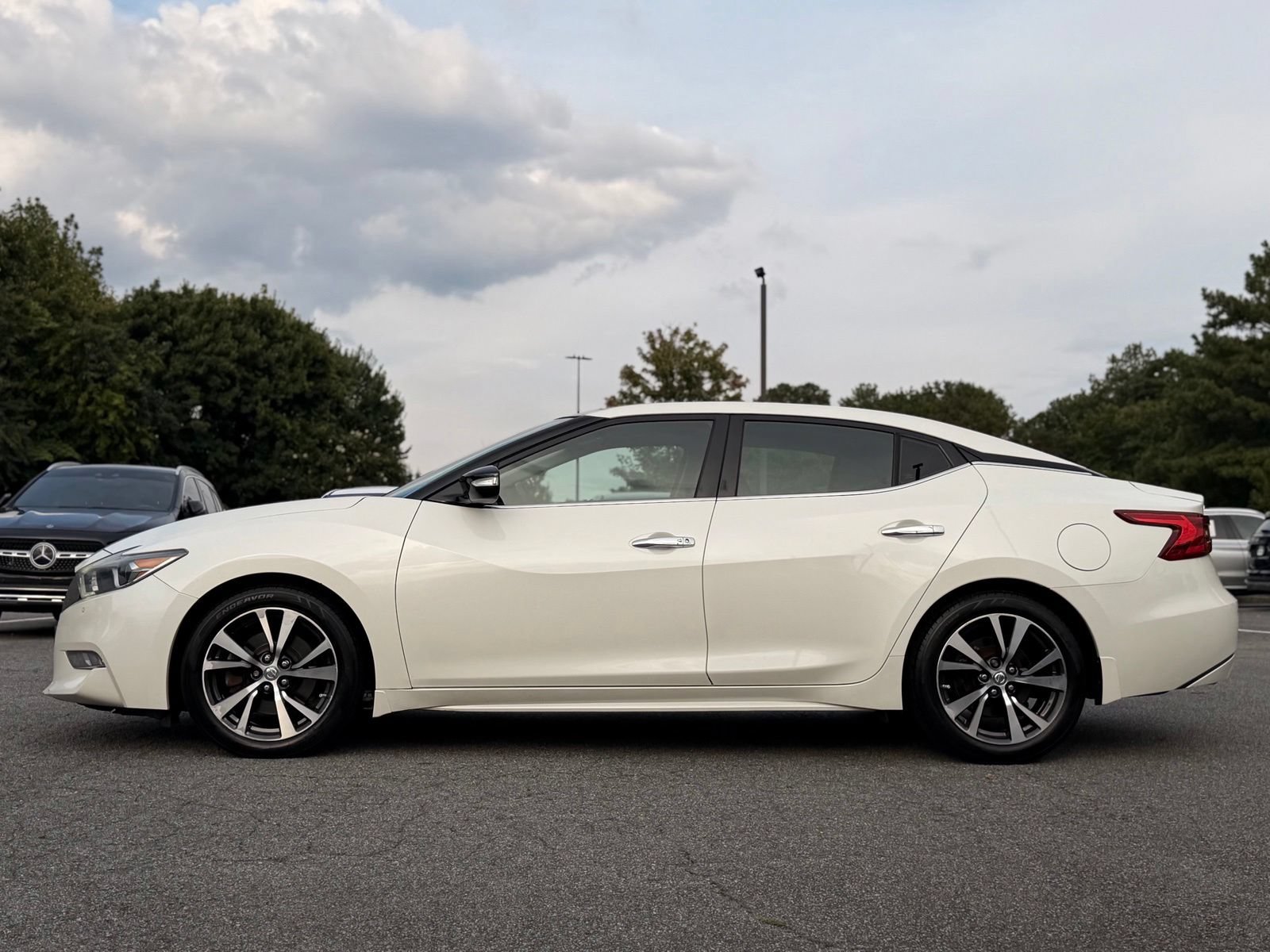 Used 2017 Nissan Maxima 3.5 SL FWD image 2