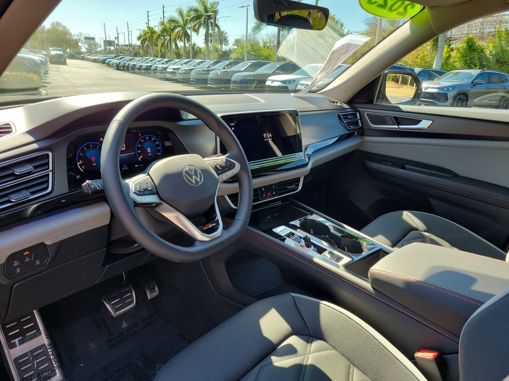 Certified 2025 Volkswagen Atlas Peak Edition SE AWD/4WD image 25