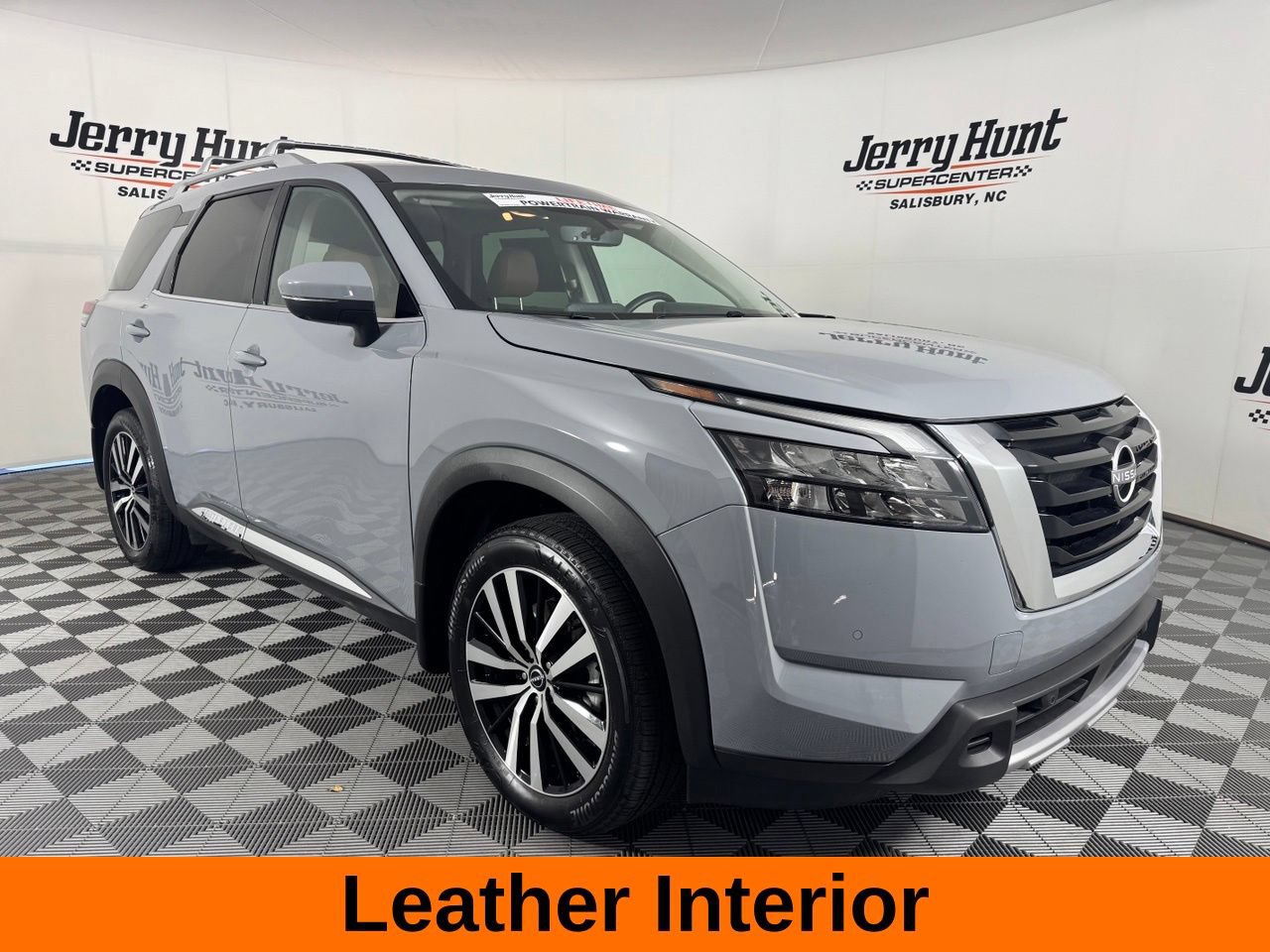 Used 2025 Nissan Pathfinder Platinum w/ Cargo Package FWD image 6