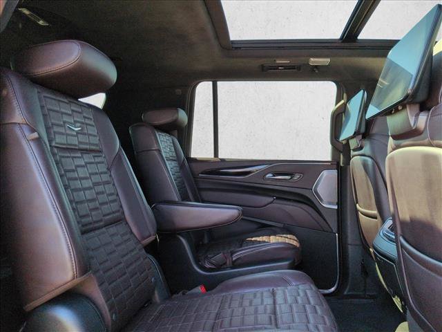 Used 2023 Cadillac Escalade ESV Sport Platinum w/ LPO, ONYX Package AWD/4WD image 24