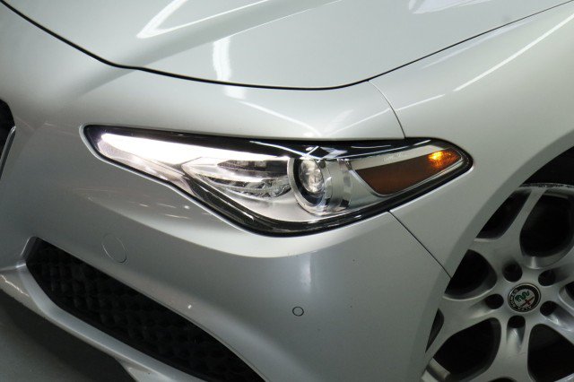 Used 2021 Alfa Romeo Giulia Ti RWD image 2