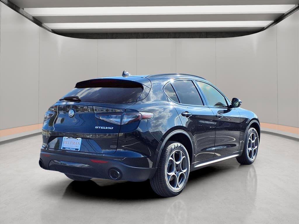 New 2025 Alfa Romeo Stelvio Sprint image 6